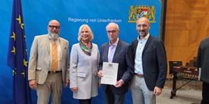 amtl. Teil Gemeinde Hausen, Ehrung Heß Klaus Foto.jpg