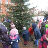 Weihnachtsbaumschmücken