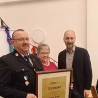 amtl. Teil Gemeinde Hausen, Foto Ernennung Ehrenkommandant_NEU.jpg